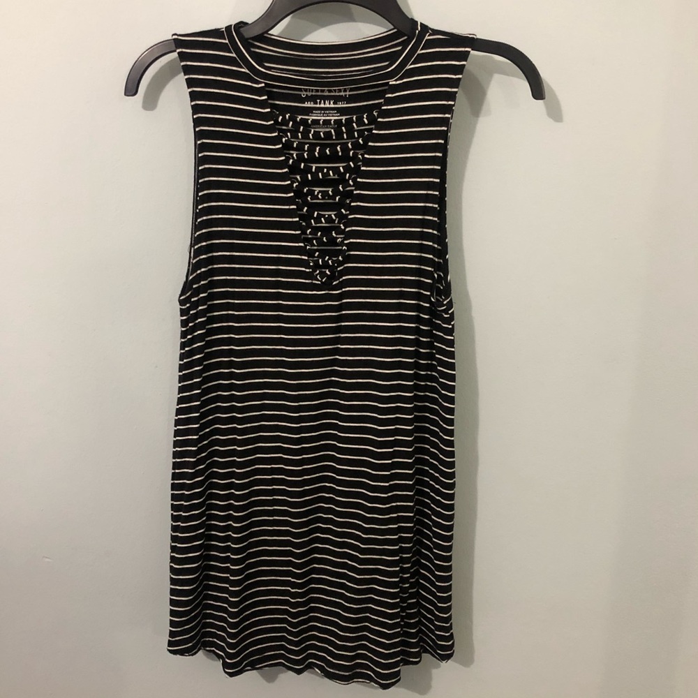 AEO | Black & White Tank Top 🤍🖤